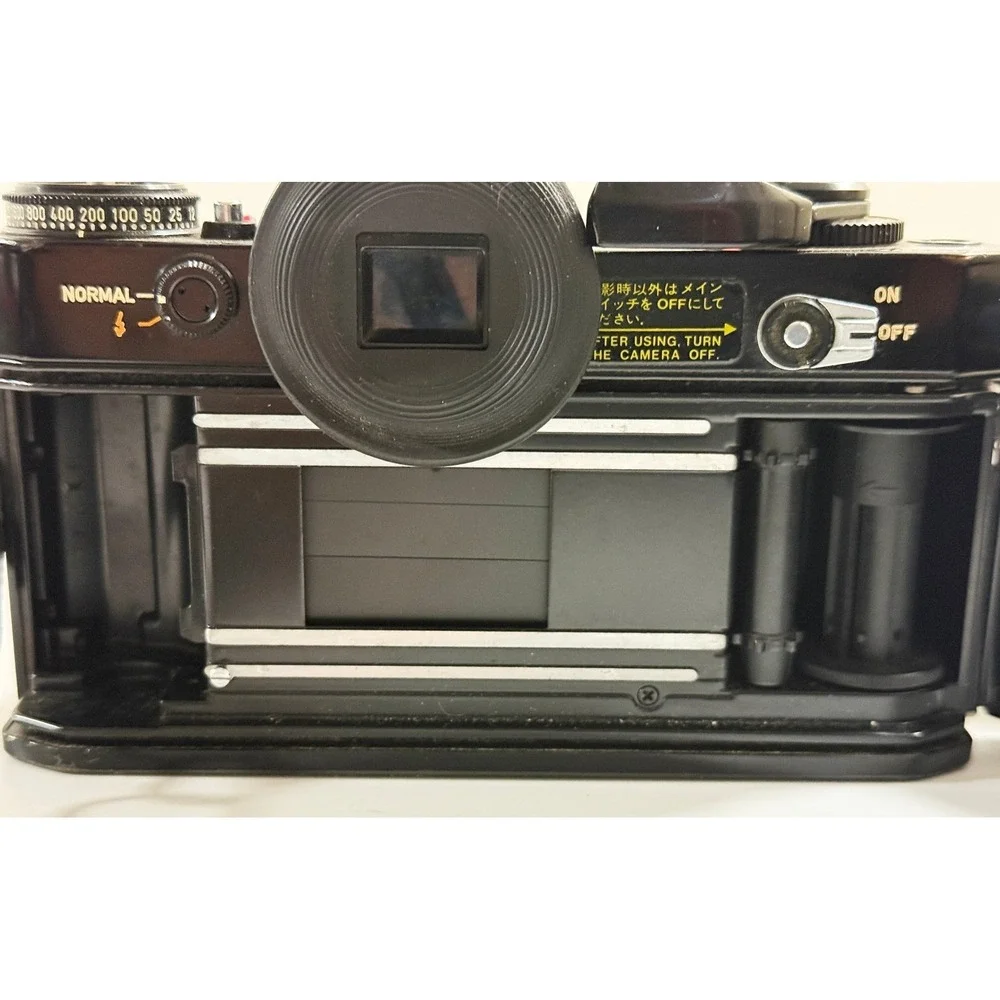 Canon EF 35mm Film SLR Camera Black Vintage Macro 35-105mm Zoom Lens Strap
